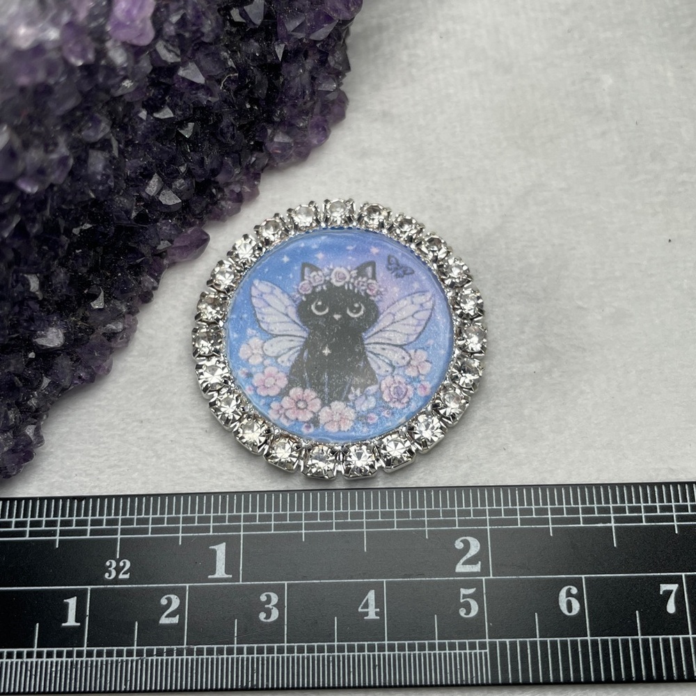 Feline Familiar Crystal-Edged Fairy Cat Cabochon Magnet Or Pin - Artisan Made - Picture 3 of 3